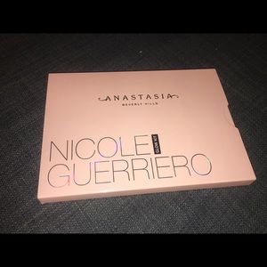 Anastasia Beverly Hills Nicole Guerriero Glow Kit